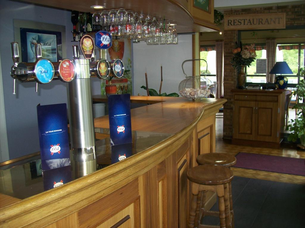 Hotel Restaurant La Tour Romaine - Haguenau - Strasbourg Nord Schweighouse-sur-Moder Buitenkant foto