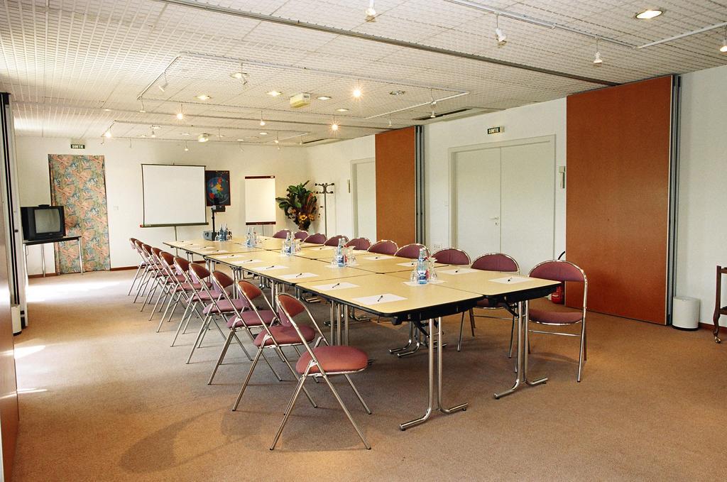 Hotel Restaurant La Tour Romaine - Haguenau - Strasbourg Nord Schweighouse-sur-Moder Buitenkant foto