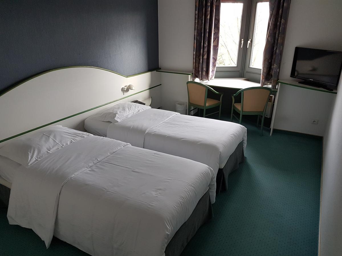 Hotel Restaurant La Tour Romaine - Haguenau - Strasbourg Nord Schweighouse-sur-Moder Buitenkant foto