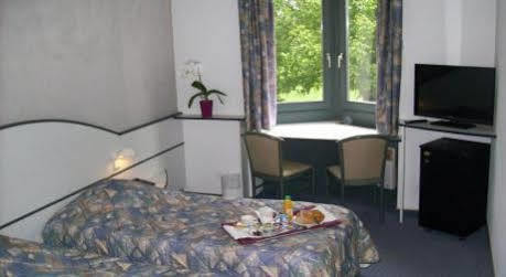 Hotel Restaurant La Tour Romaine - Haguenau - Strasbourg Nord Schweighouse-sur-Moder Buitenkant foto