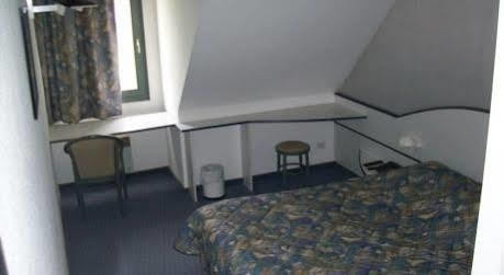 Hotel Restaurant La Tour Romaine - Haguenau - Strasbourg Nord Schweighouse-sur-Moder Buitenkant foto